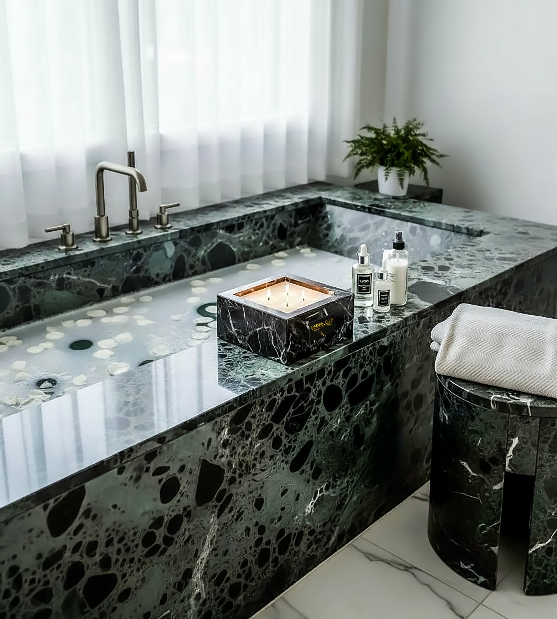 Lire la suite à propos de l’article Bougies artisanales françaises : le cadeau d’entreprise idéal, responsable et personnalisable